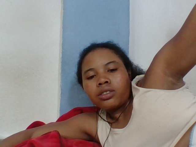 Juliah1a live cam on BongaCams