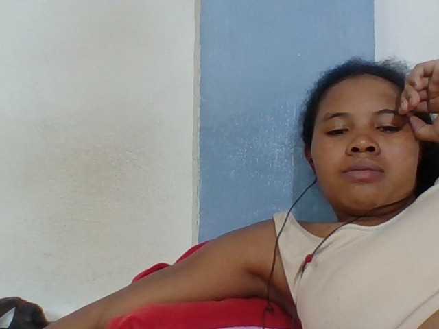 Juliah1a live cam on BongaCams