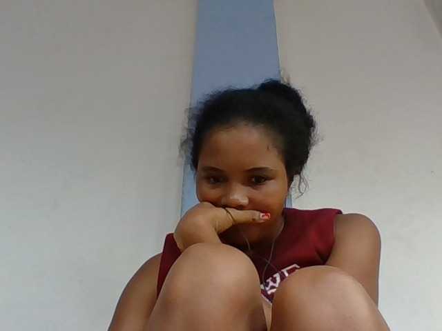 Juliah1a live cam on BongaCams