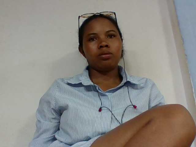 Juliah1a live cam on BongaCams