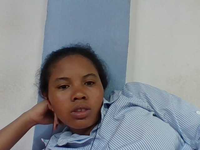 Juliah1a live cam on BongaCams