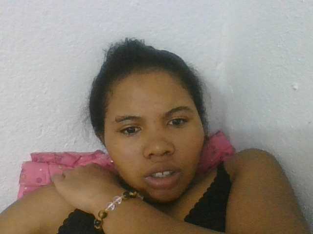 Juliah1a live cam on BongaCams