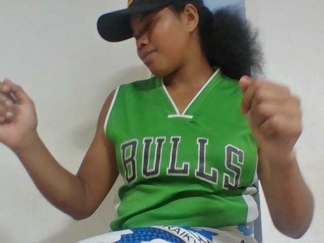 Juliah1a live cam on BongaCams