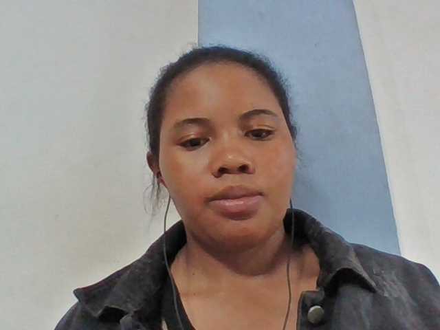 Juliah1a live cam on BongaCams