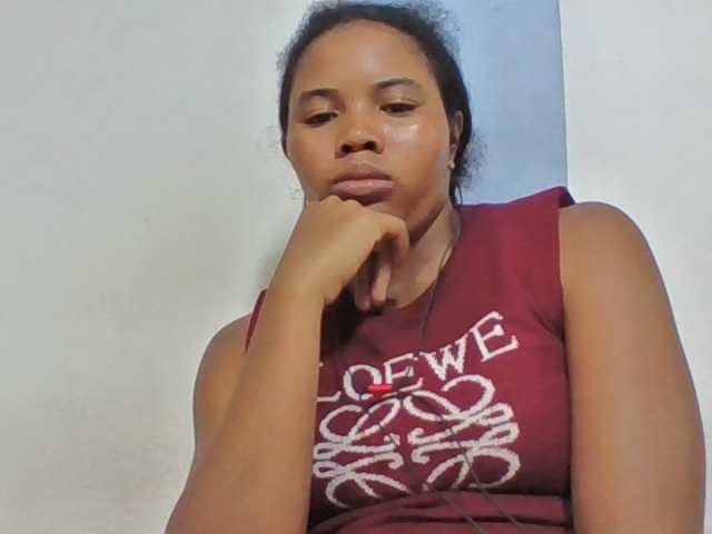 Juliah1a live cam on BongaCams