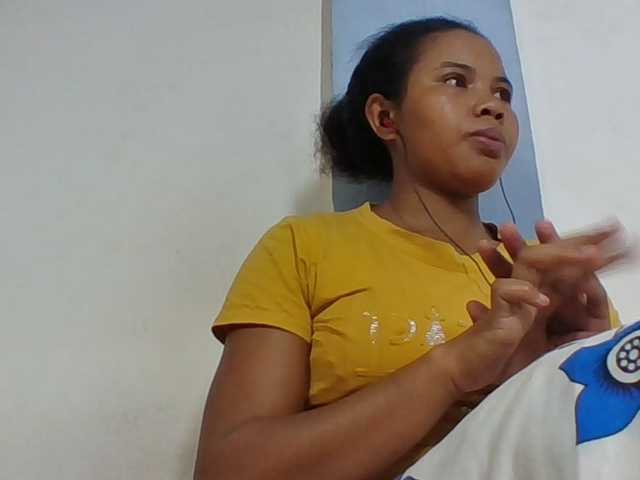 Juliah1a live cam on BongaCams