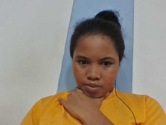 Juliah1a live cam on BongaCams