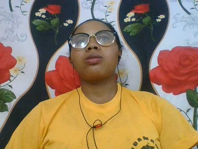 Juliah1a live cam on BongaCams