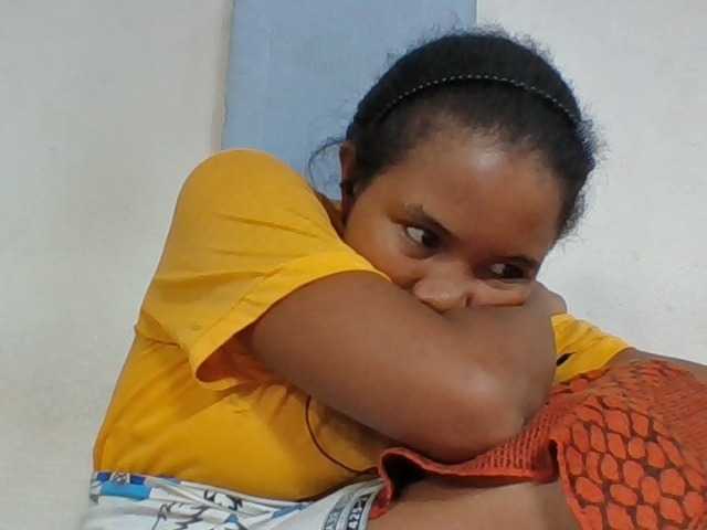 Juliah1a live cam on BongaCams