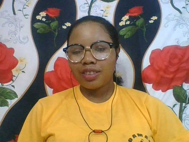Juliah1a live cam on BongaCams