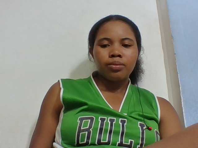 Juliah1a live cam on BongaCams