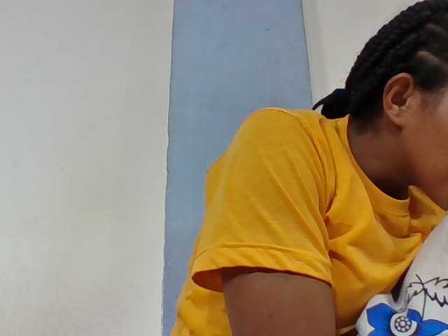 Juliah1a live cam on BongaCams