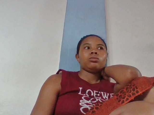 Juliah1a live cam on BongaCams