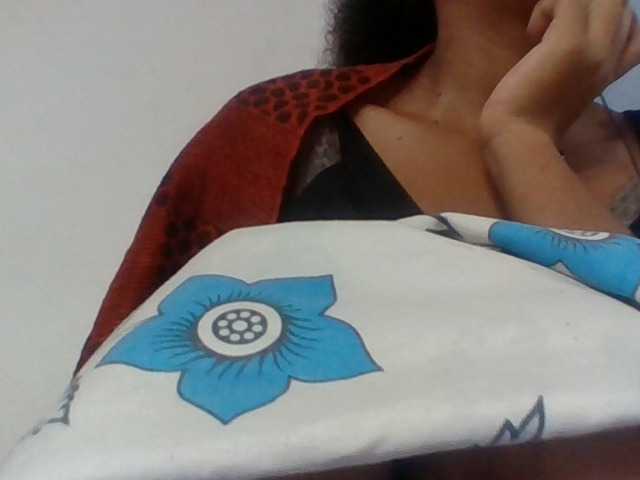 Juliah1a live cam on BongaCams
