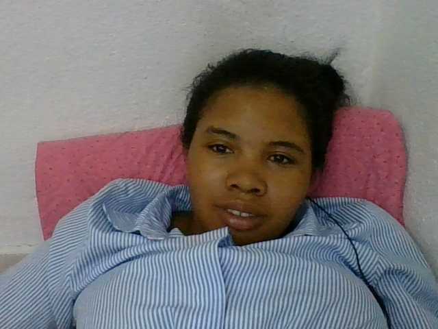 Juliah1a live cam on BongaCams