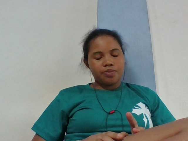 Juliah1a live cam on BongaCams