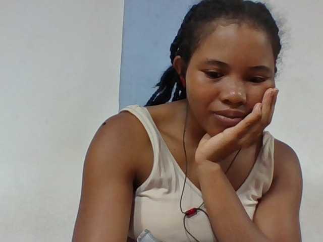 Juliah1a live cam on BongaCams