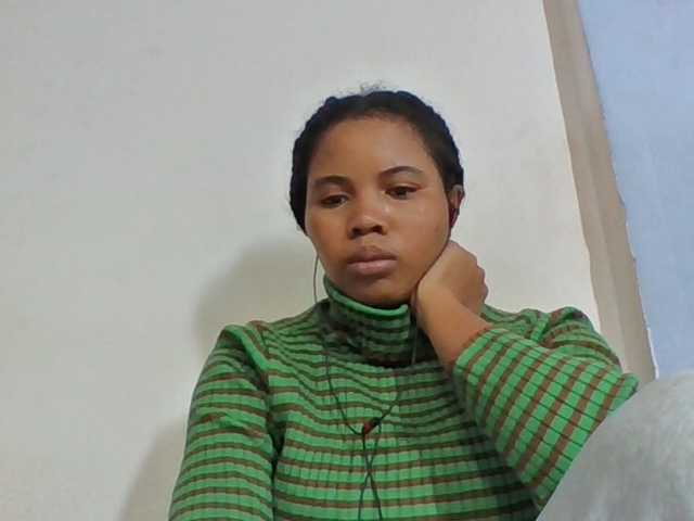 Juliah1a live cam on BongaCams