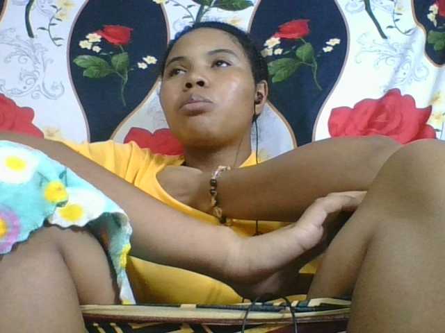 Juliah1a live cam on BongaCams
