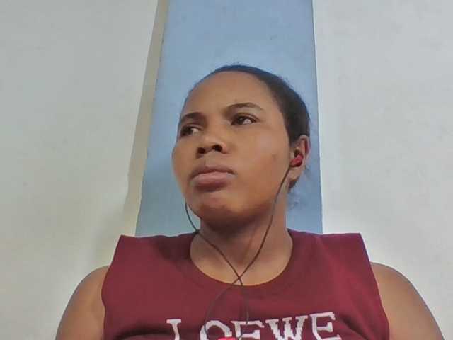 Juliah1a live cam on BongaCams