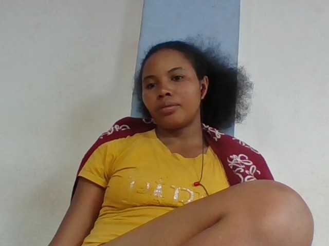 Juliah1a live cam on BongaCams