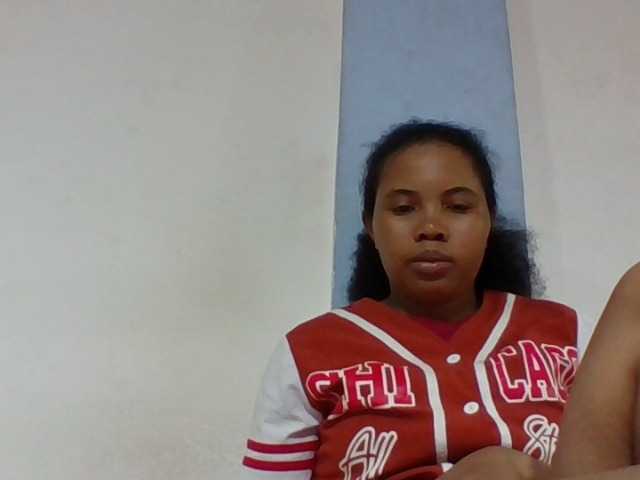 Juliah1a live cam on BongaCams