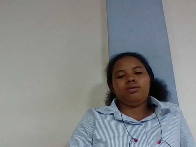 Juliah1a live cam on BongaCams