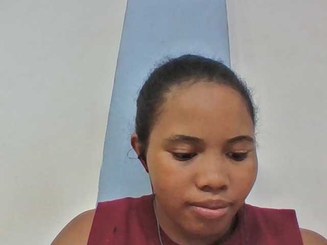 Juliah1a live cam on BongaCams