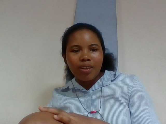 Juliah1a live cam on BongaCams