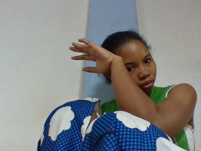 Juliah1a live cam on BongaCams