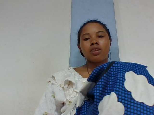 Juliah1a live cam on BongaCams
