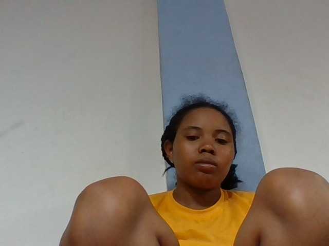 Juliah1a live cam on BongaCams