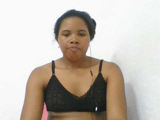 Juliah1a live cam on BongaCams