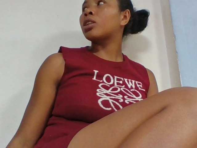 Juliah1a live cam on BongaCams