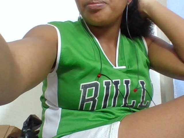 Juliah1a live cam on BongaCams