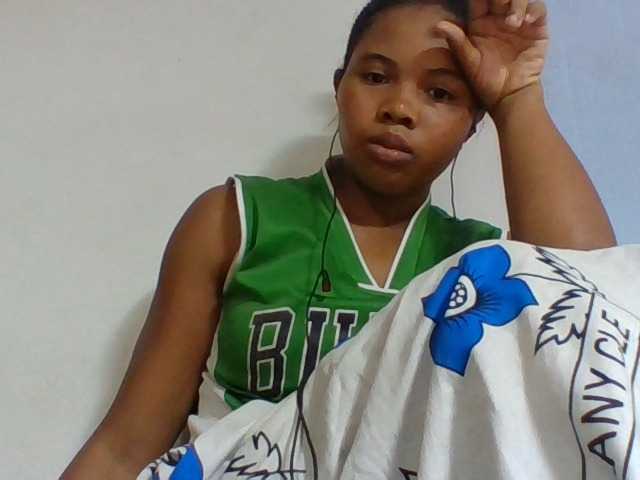 Juliah1a live cam on BongaCams
