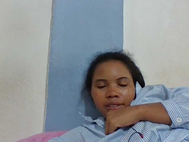 Juliah1a live cam on BongaCams