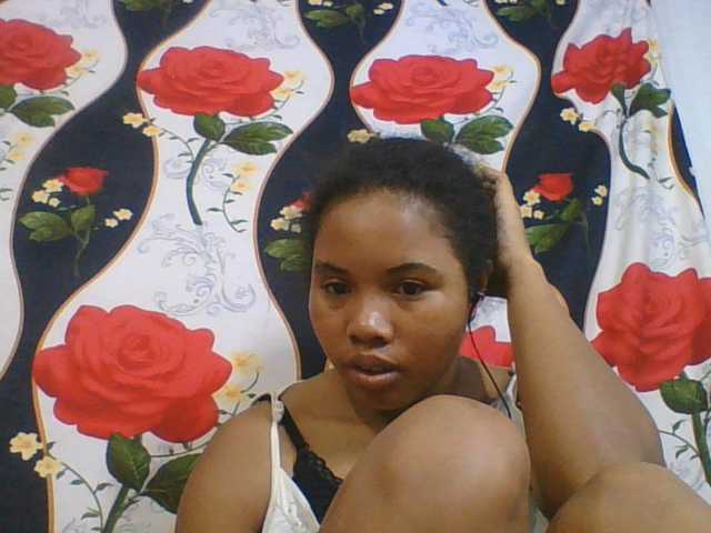 Juliah1a live cam on BongaCams