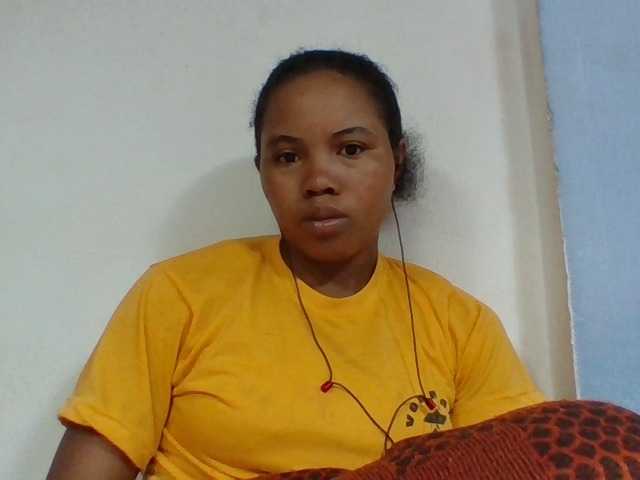 Juliah1a live cam on BongaCams