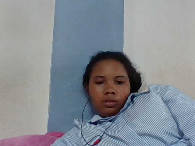 Juliah1a live cam on BongaCams
