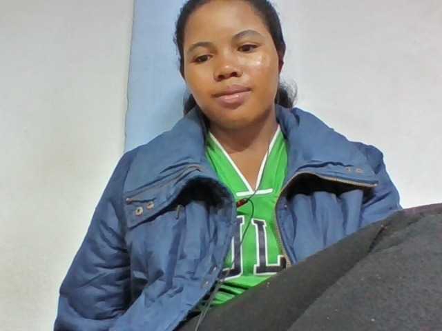 Juliah1a live cam on BongaCams