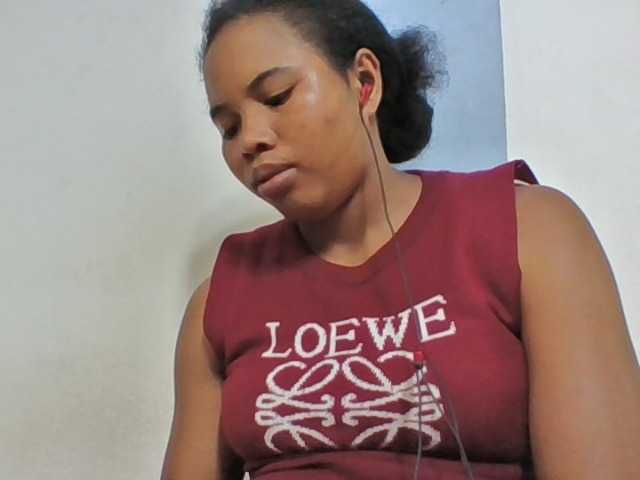 Juliah1a live cam on BongaCams