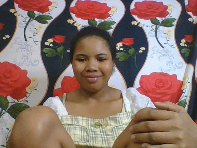 Juliah1a live cam on BongaCams