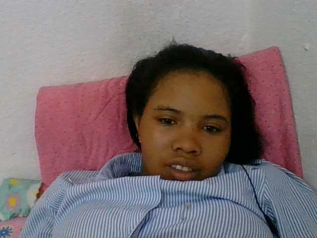 Juliah1a live cam on BongaCams