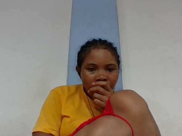 Juliah1a live cam on BongaCams