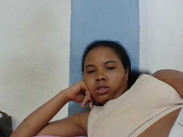 Juliah1a live cam on BongaCams