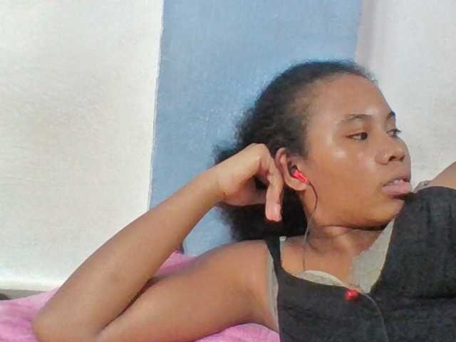 Juliah1a live cam on BongaCams
