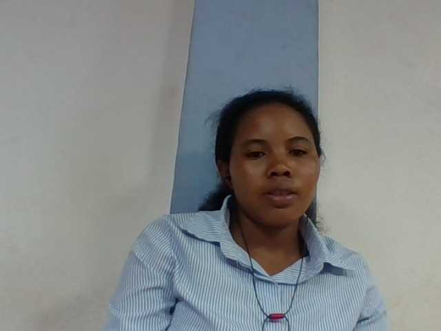 Juliah1a live cam on BongaCams