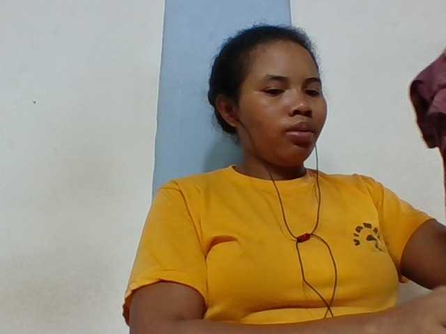 Juliah1a live cam on BongaCams