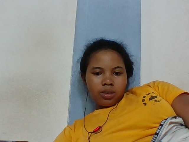 Juliah1a live cam on BongaCams